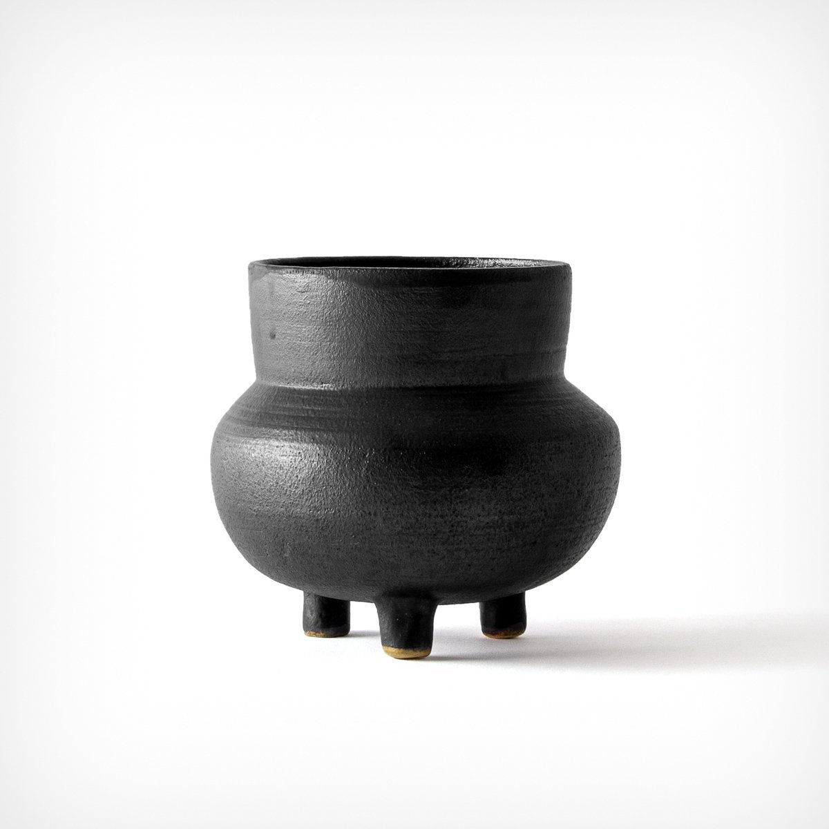 Keramikübertopf mit drei Beinen schwarz anaesKeramik – diesellerie.com