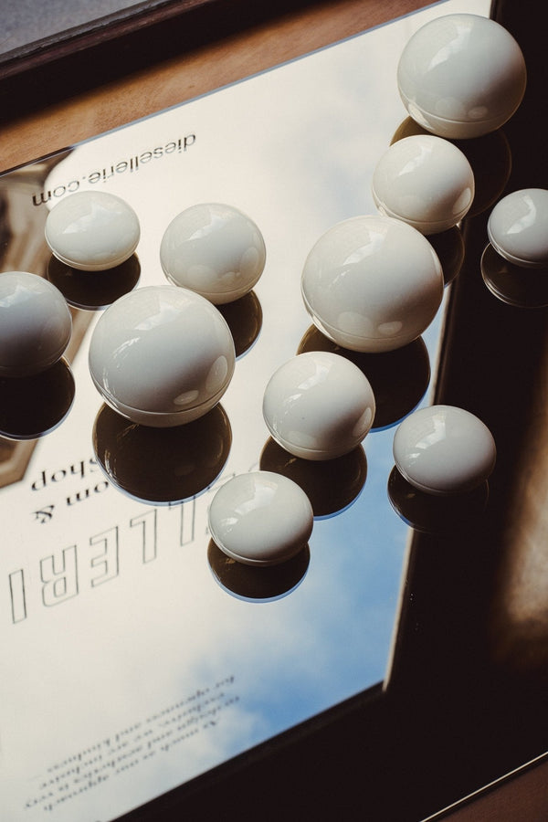 Runde Sache: Die Kugeldosen der dänischen Designerin Julie Bonde