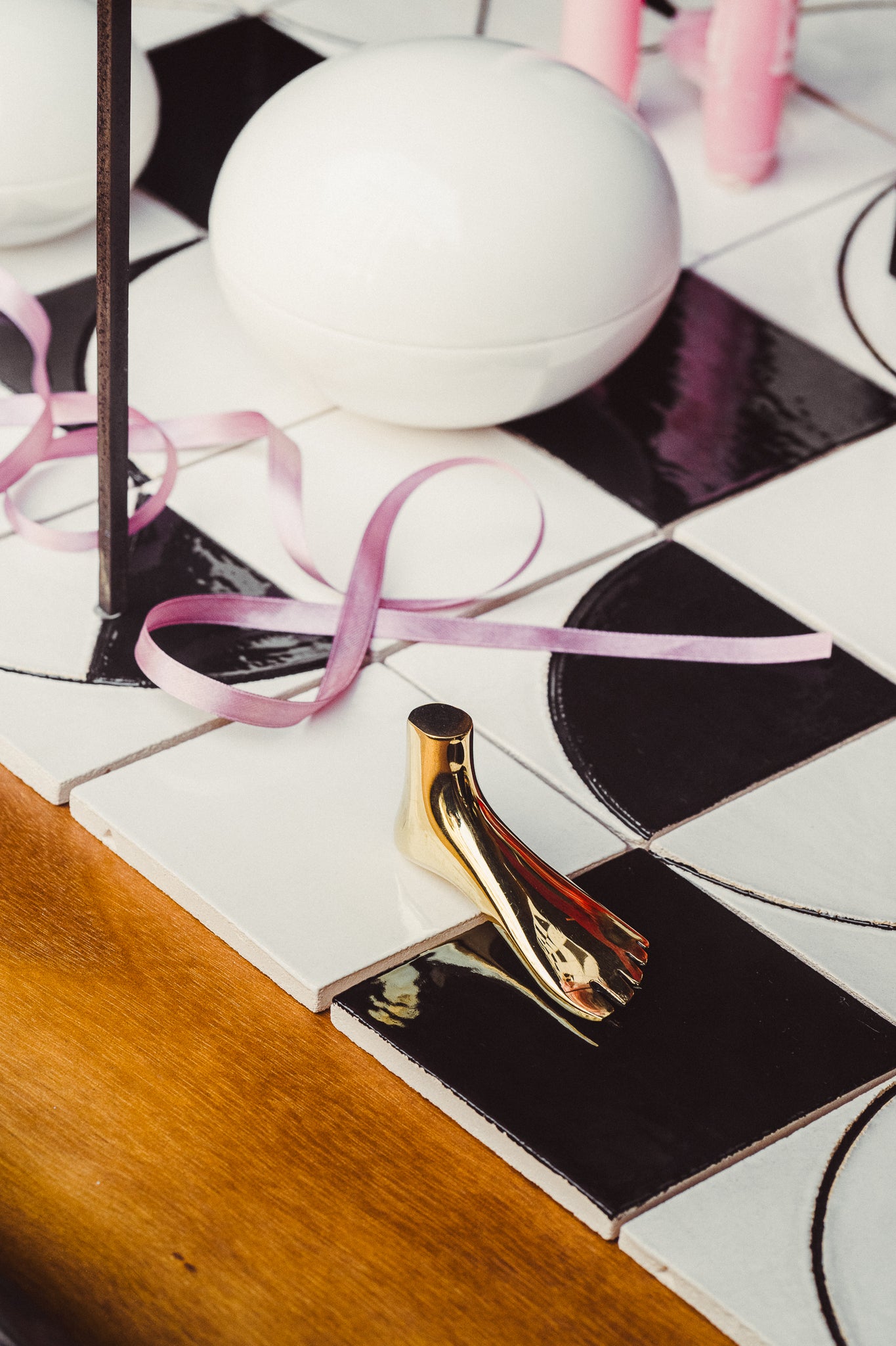 „A Pyramid of Tiles“ handgemachte Fliesen aus Keramik – diesellerie.com